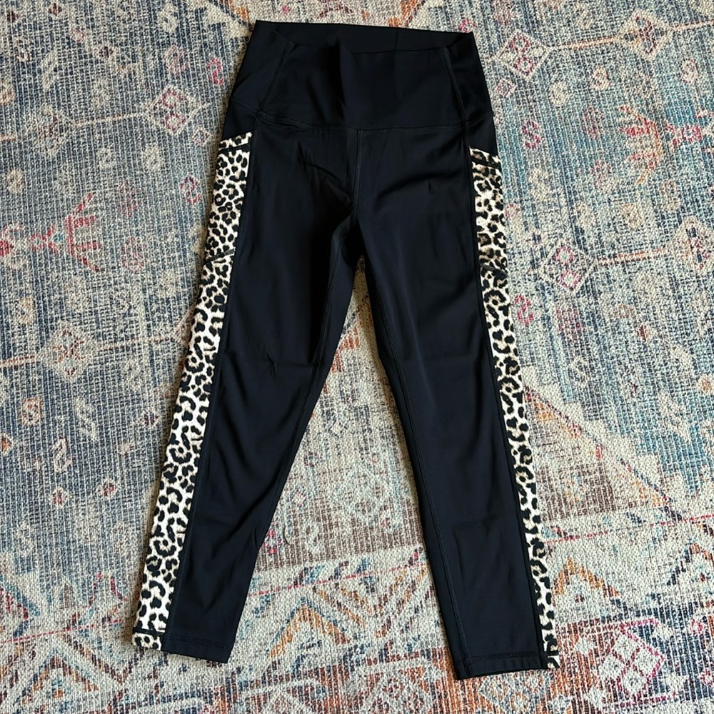 Zyia Leopard Pocket Brilliant High Rise Crop Leggings SZ 4